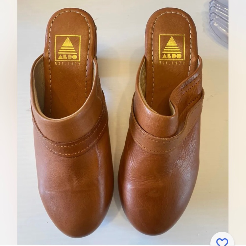 Aldo vintage wood clogs 39